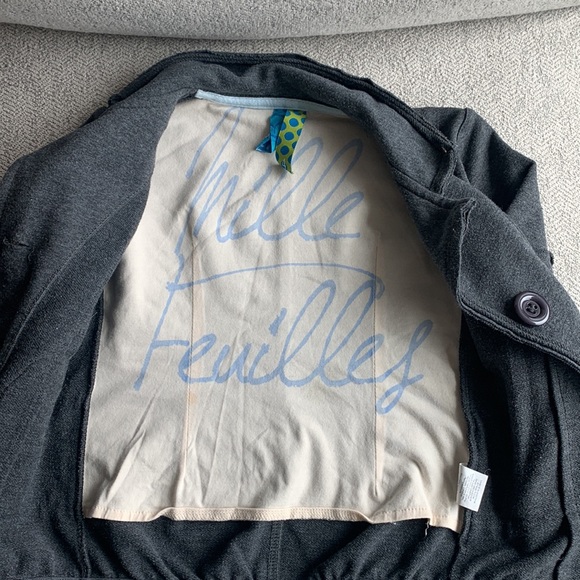 Adorable light weight blazer - Picture 6 of 7